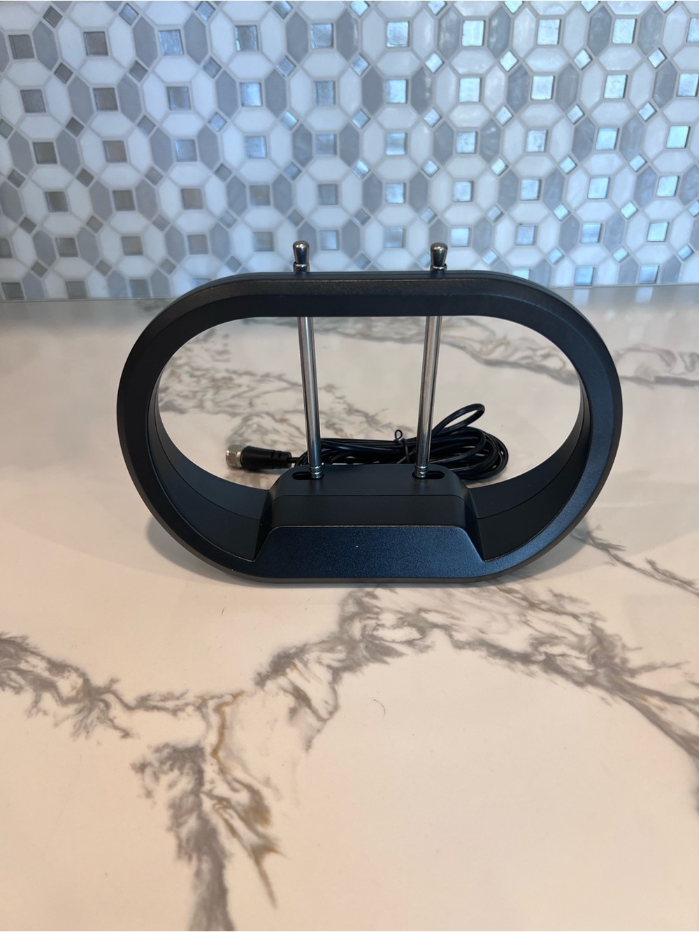Onn. Indoor Modern Loop Antenna 30 Mile Reception Range